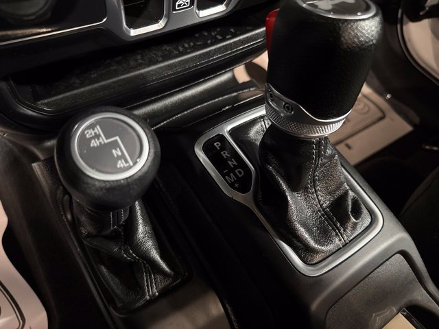 Used 2025 Jeep Wrangler Unlimited Sahara AWD/4WD image 12
