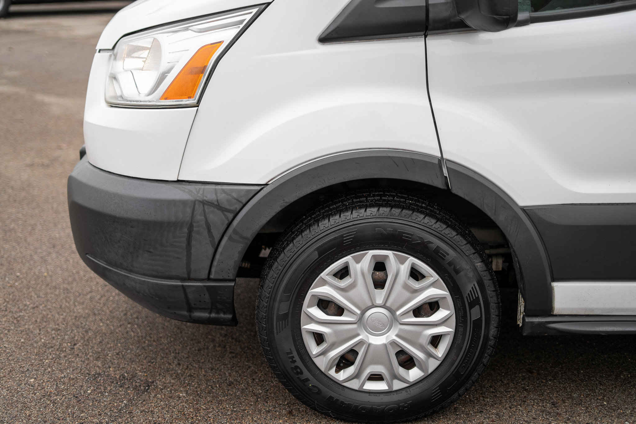 Used 2017 Ford Transit 350 XLT image 9