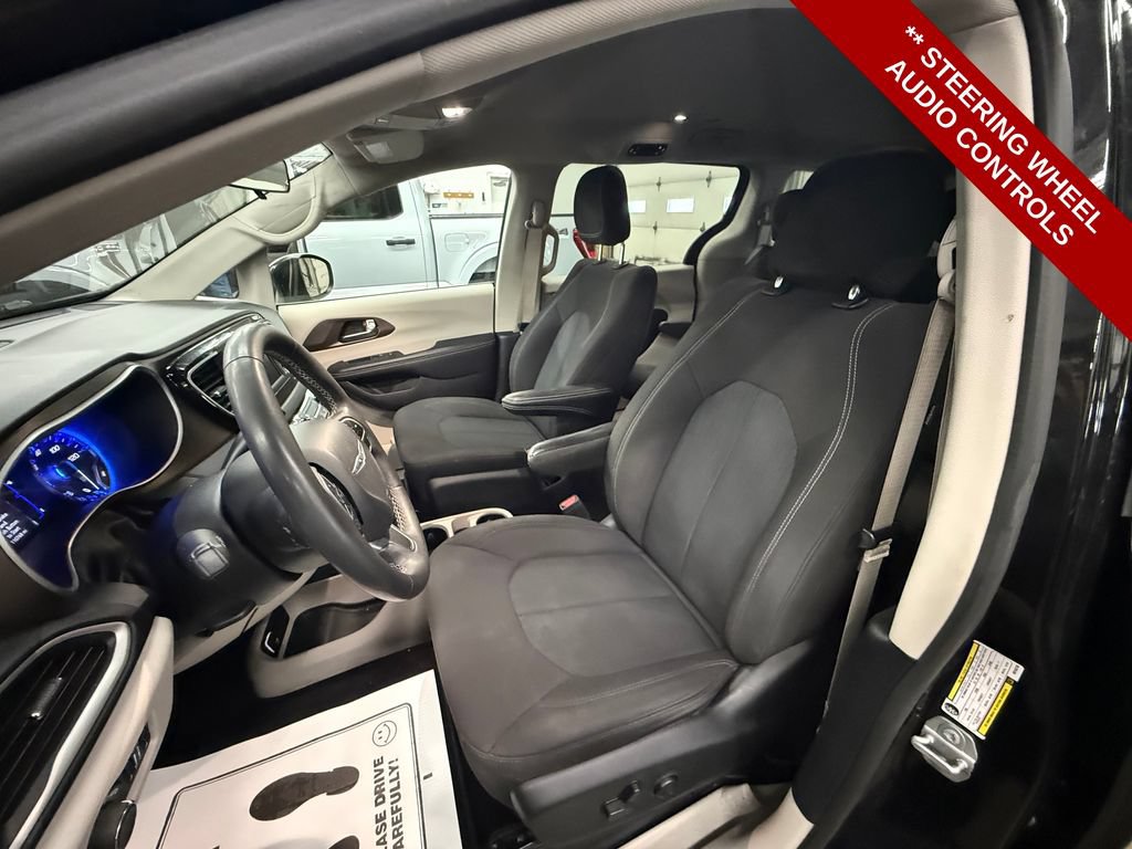 Used 2022 Chrysler Voyager LX FWD image 14