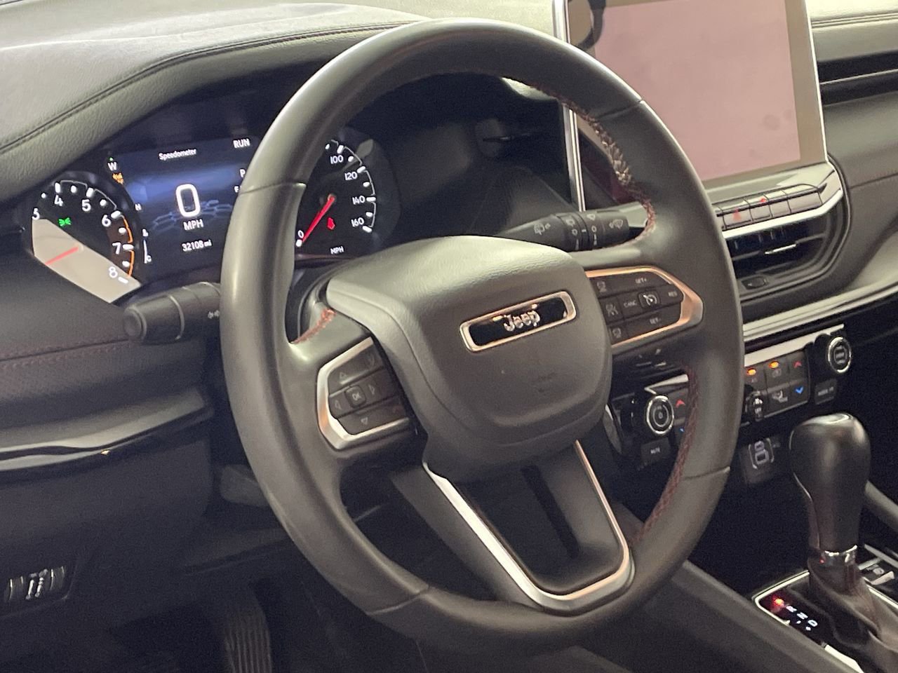 Used 2025 Jeep Compass Trailhawk image 13
