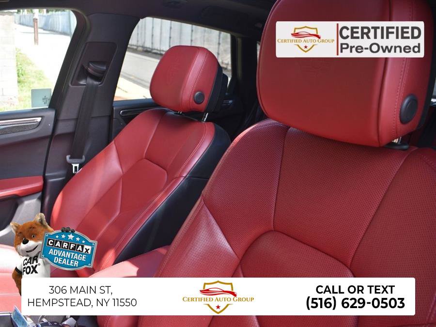 Used 2023 Porsche Macan Turbo AWD/4WD image 1