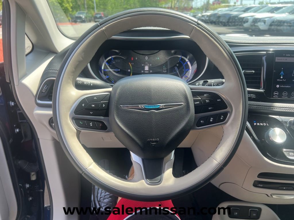 Used 2020 Chrysler Pacifica Limited FWD image 15
