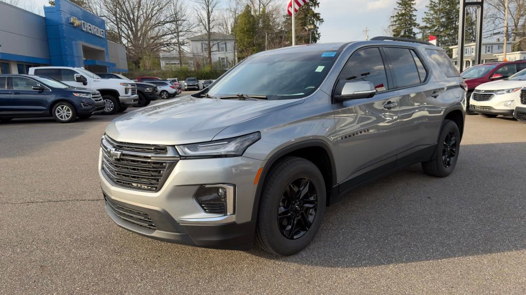 Used 2023 Chevrolet Traverse LT w/ Midnight/Sport Edition image 4