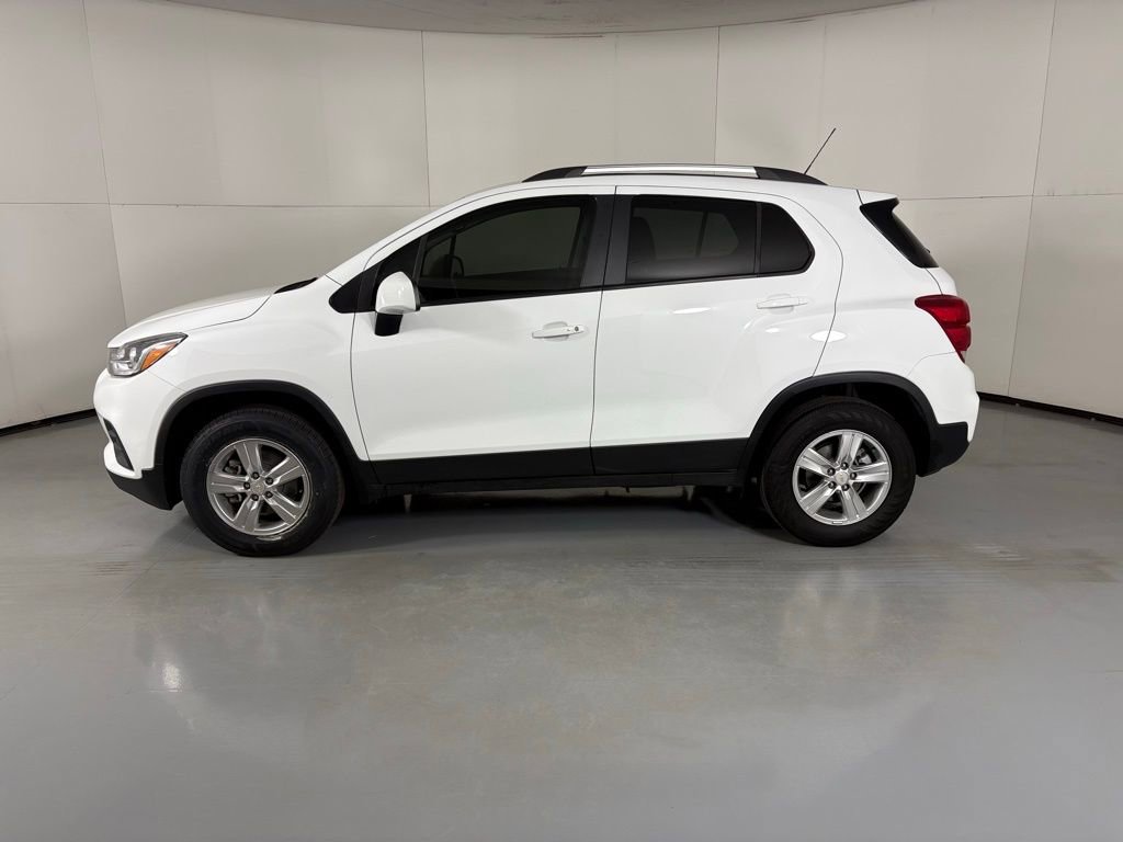Used 2022 Chevrolet Trax LT w/ LT Convenience Package image 6