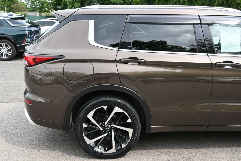 Used 2024 Mitsubishi Outlander SEL Black Edition AWD/4WD image 45
