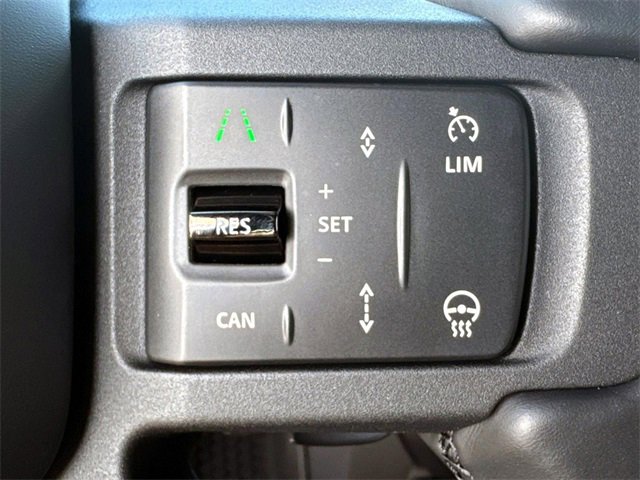 Used 2025 Land Rover Defender 110 image 25