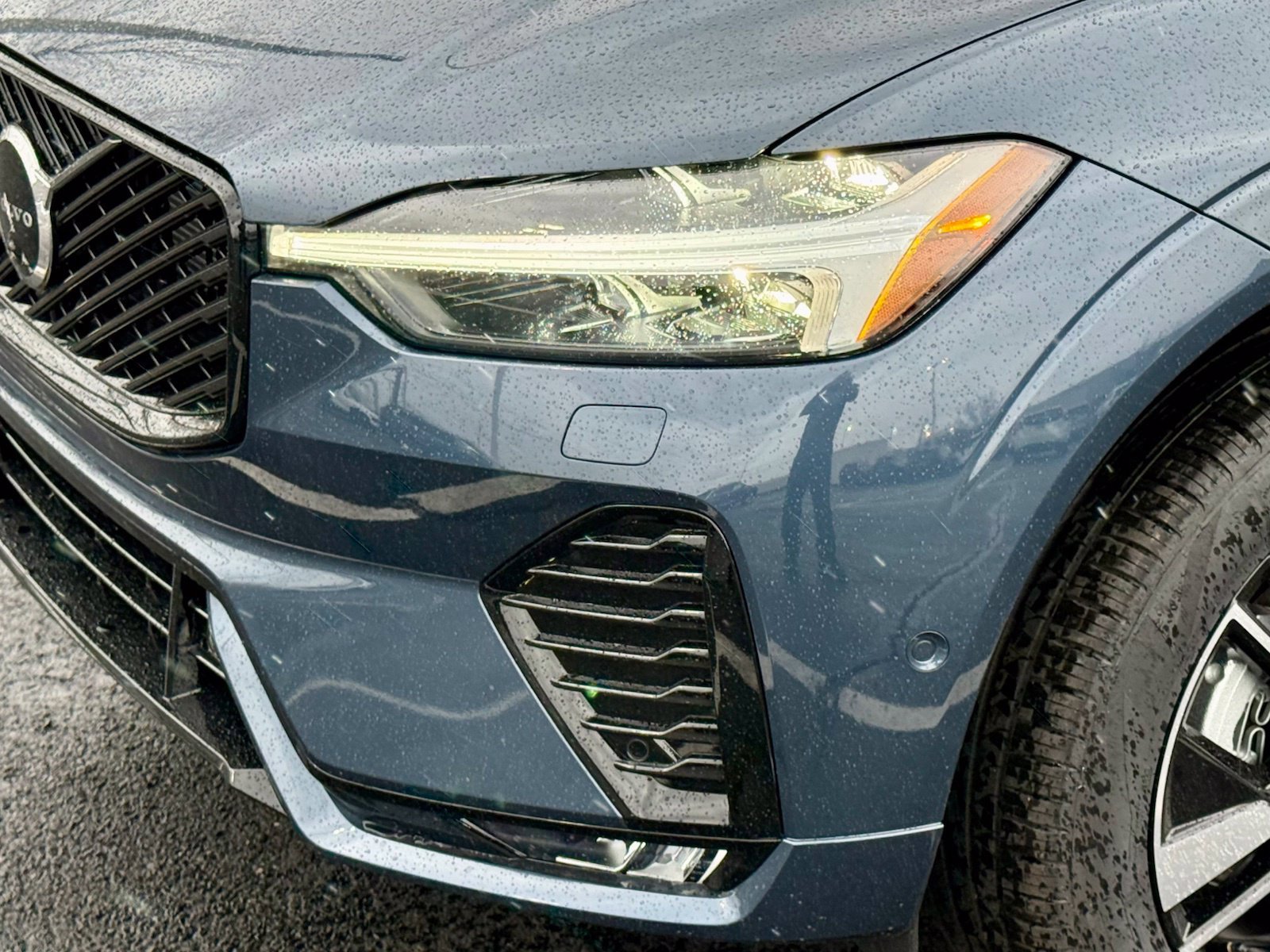 New 2027 Volvo XC60 B5 Core AWD/4WD image 11