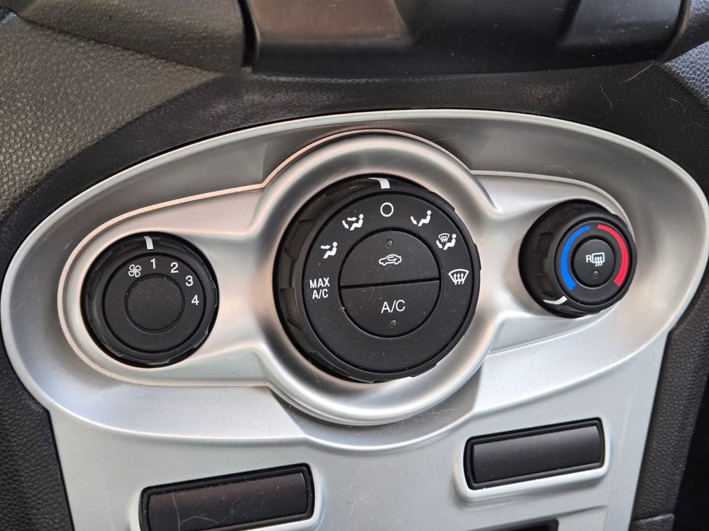Used 2019 Ford Fiesta SE image 11