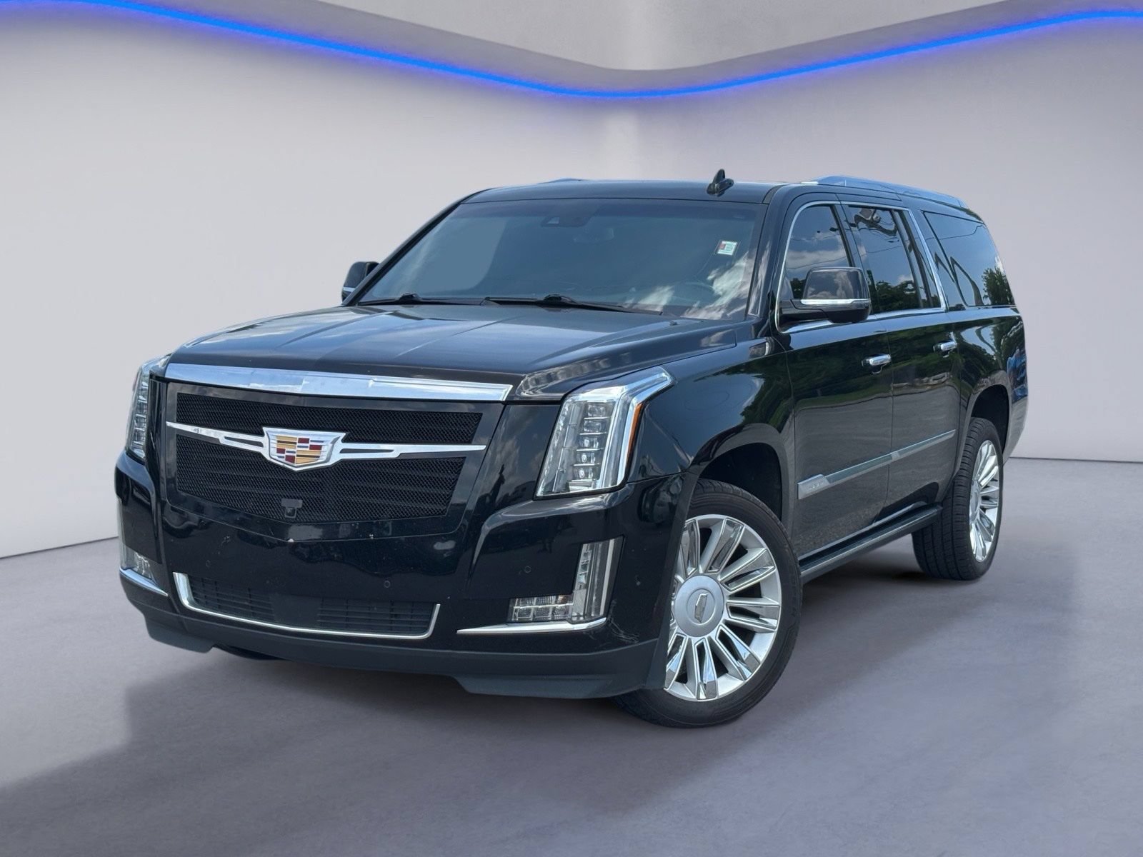 Used 2019 Cadillac Escalade ESV Platinum RWD image 2