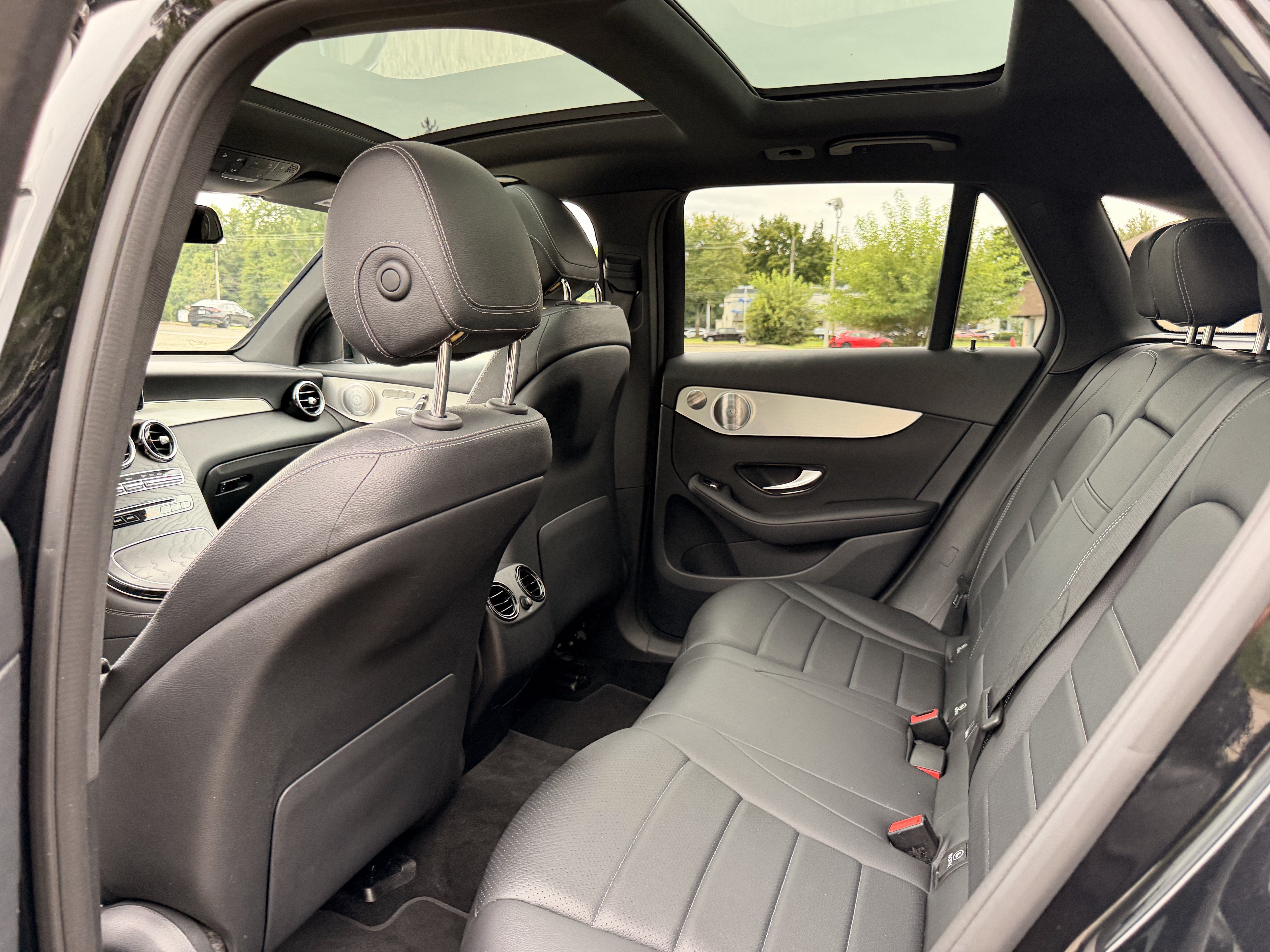 Used 2019 Mercedes-Benz GLC 300 4MATIC image 28