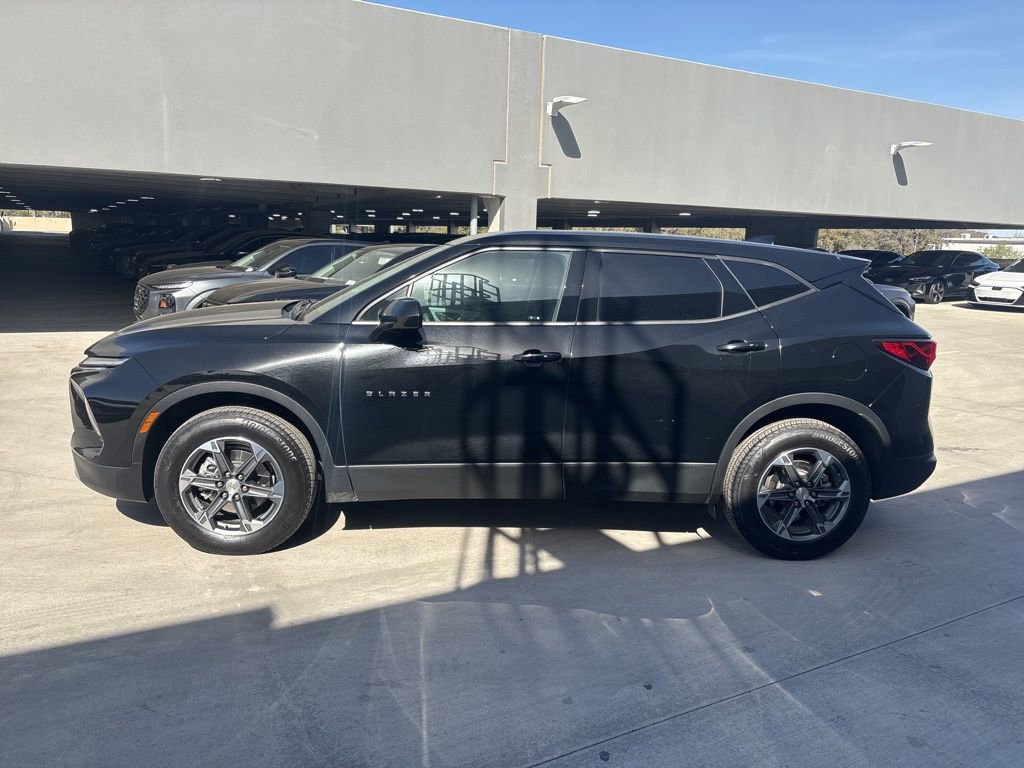Used 2025 Chevrolet Blazer LT image 9