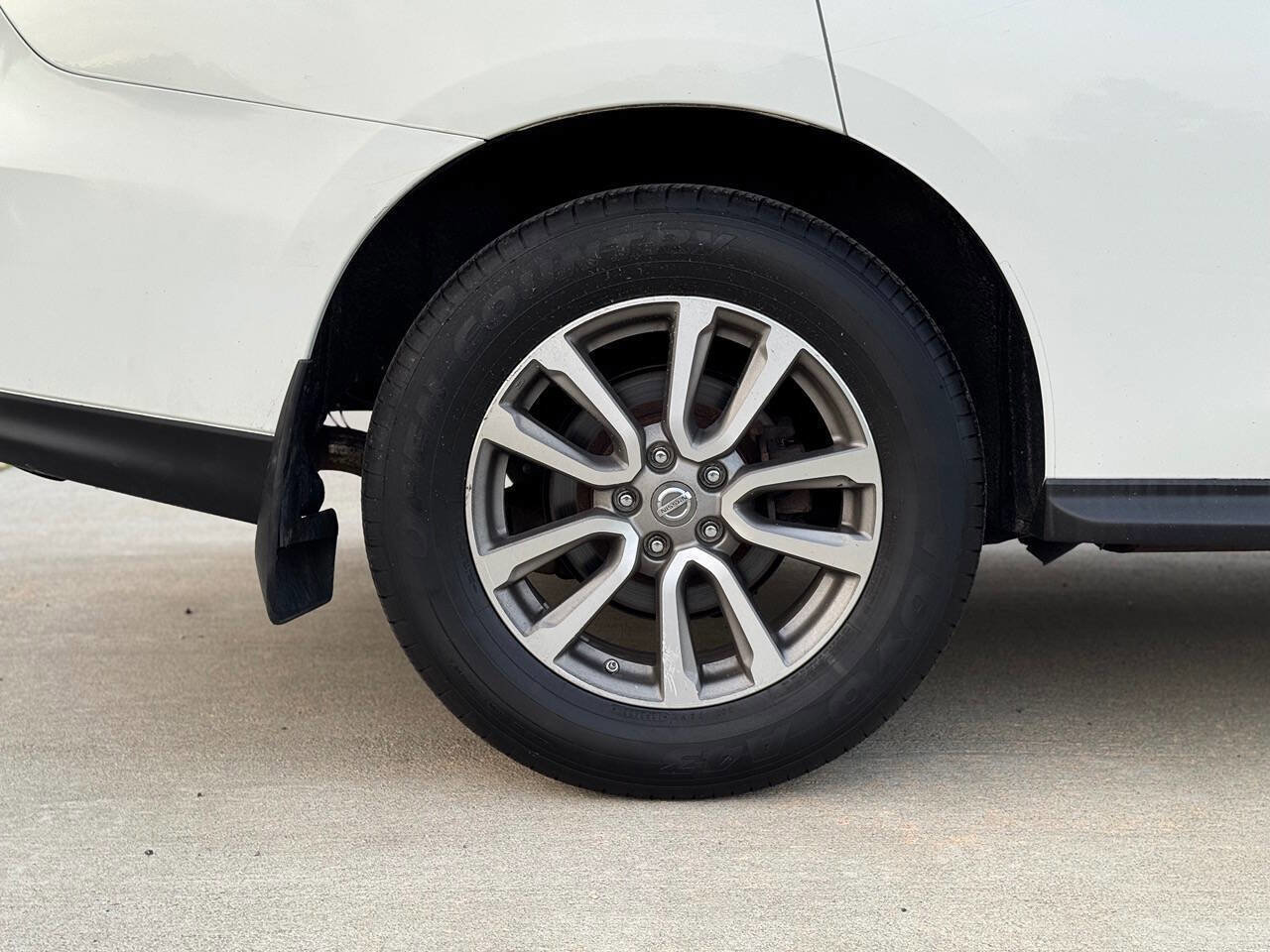 Used 2014 Nissan Pathfinder SV image 29