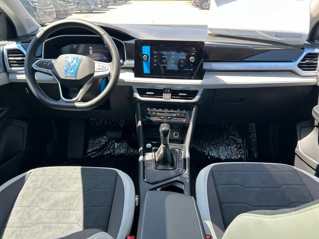 New 2026 Volkswagen Taos SE FWD image 10