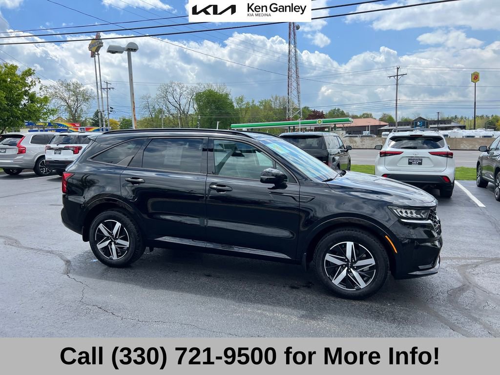 Certified 2022 Kia Sorento EX w/ Panoramic Sunroof Package FWD image 8
