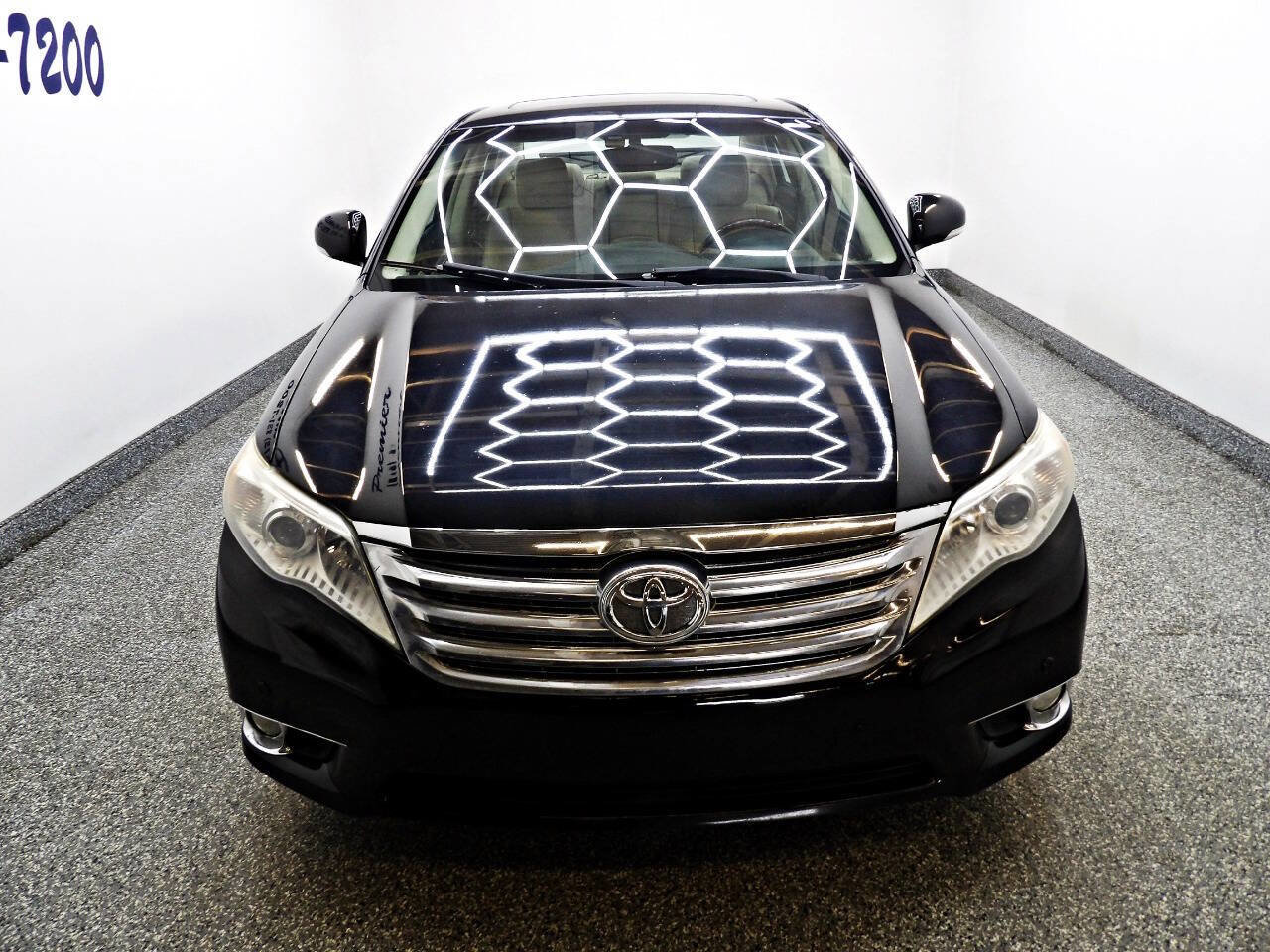 Used 2011 Toyota Avalon Limited FWD image 2