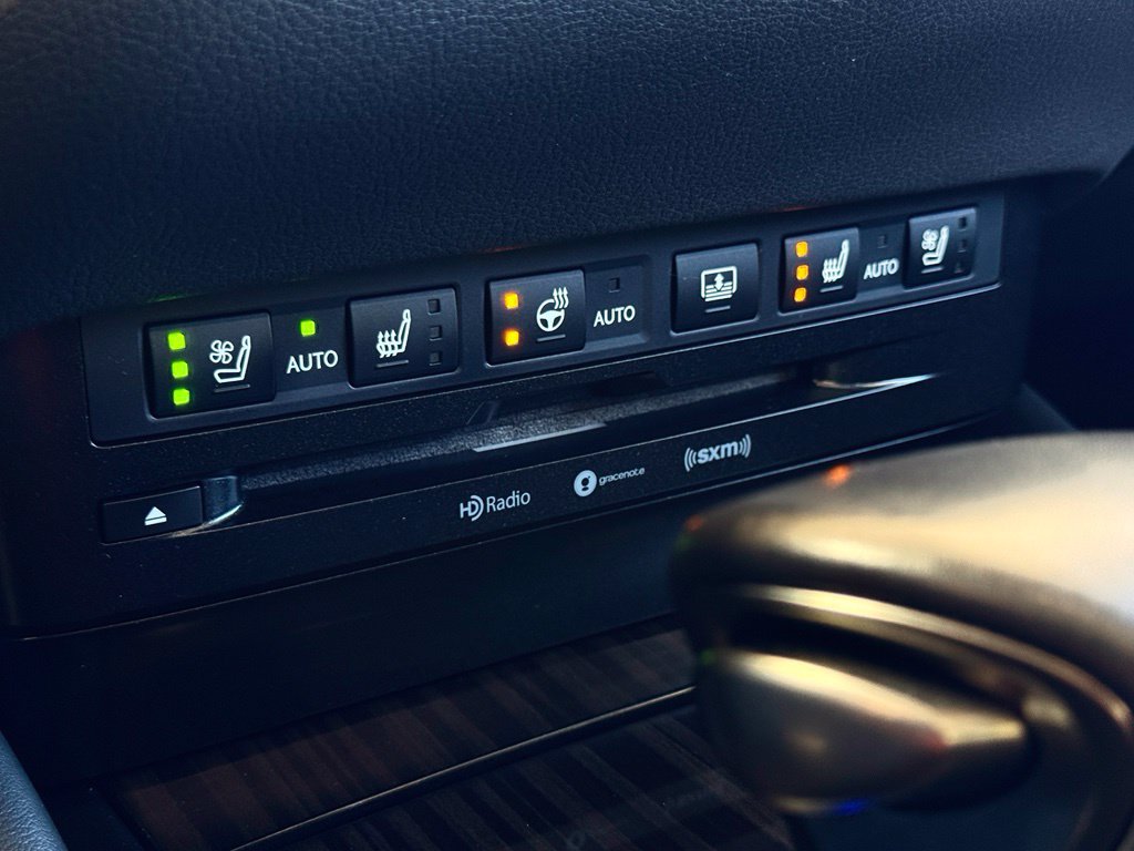 Used 2019 Lexus ES 300h w/ Accessory Package FWD image 24
