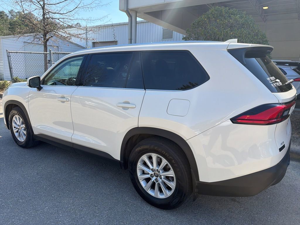 Used 2024 Toyota Grand Highlander XLE image 2