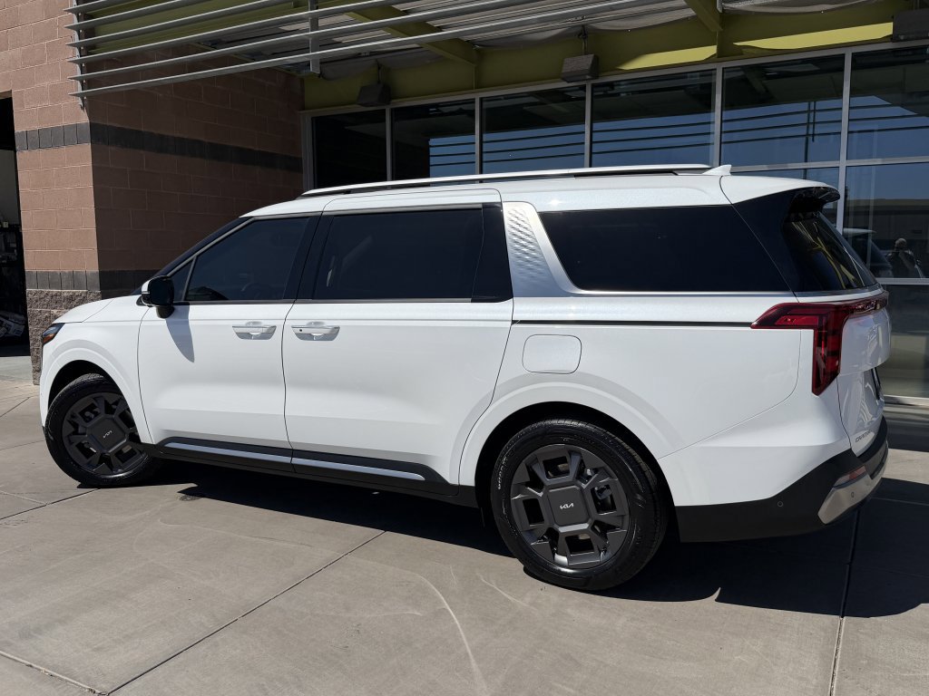 Used 2026 Kia Carnival SX FWD image 5