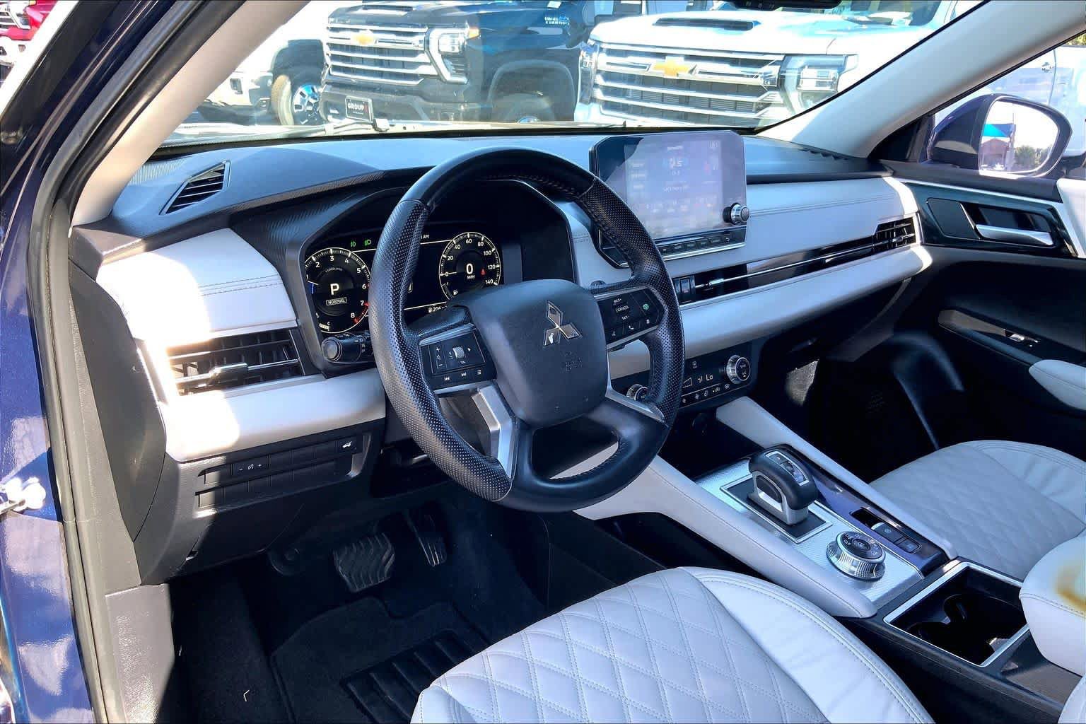 Used 2022 Mitsubishi Outlander SEL AWD/4WD image 18