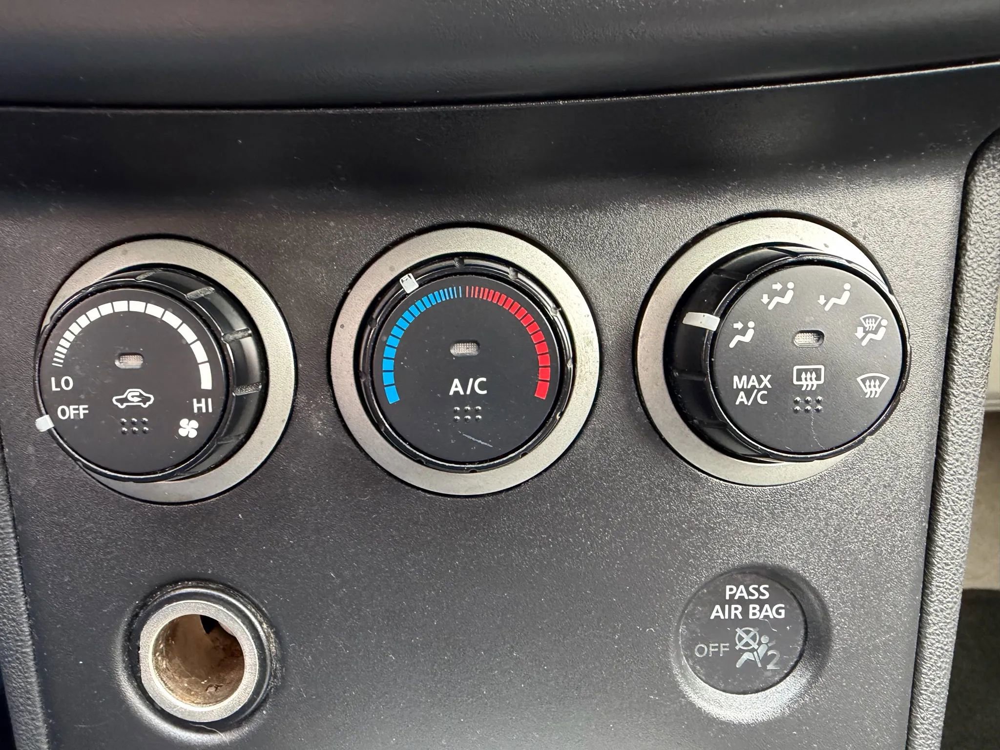 Used 2014 Nissan Rogue S image 20