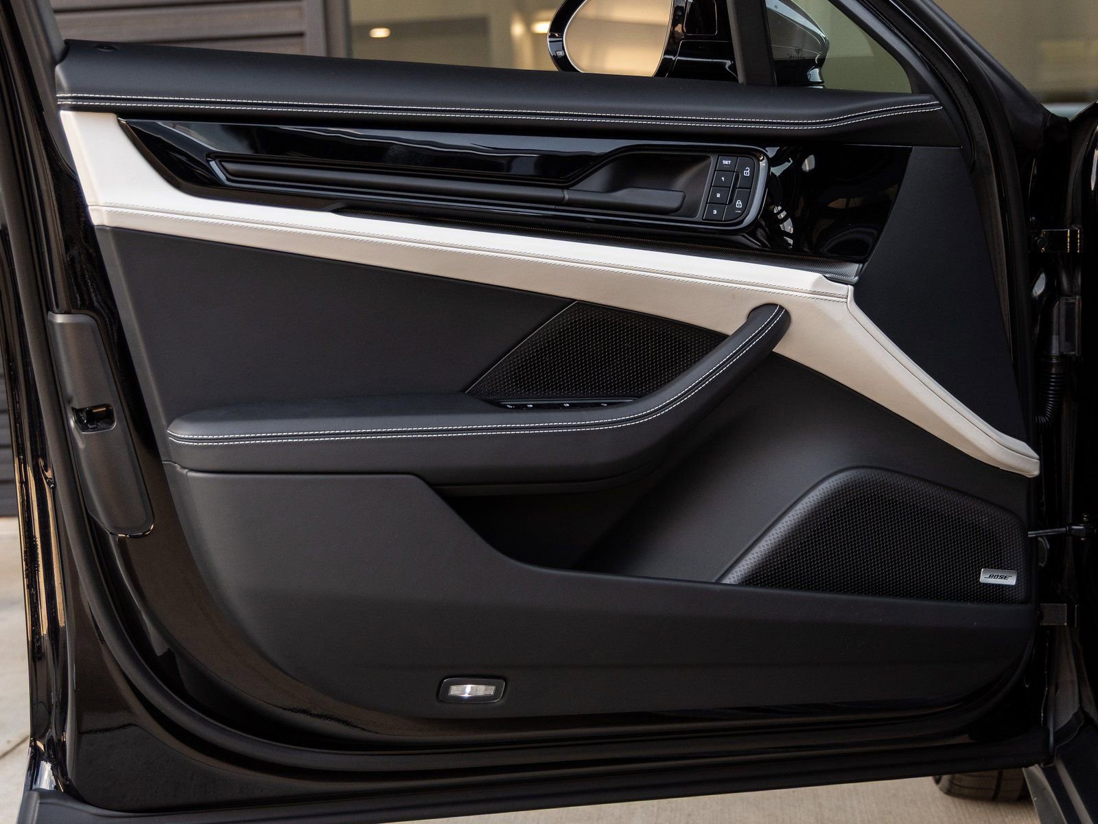 Certified 2025 Porsche Panamera image 21