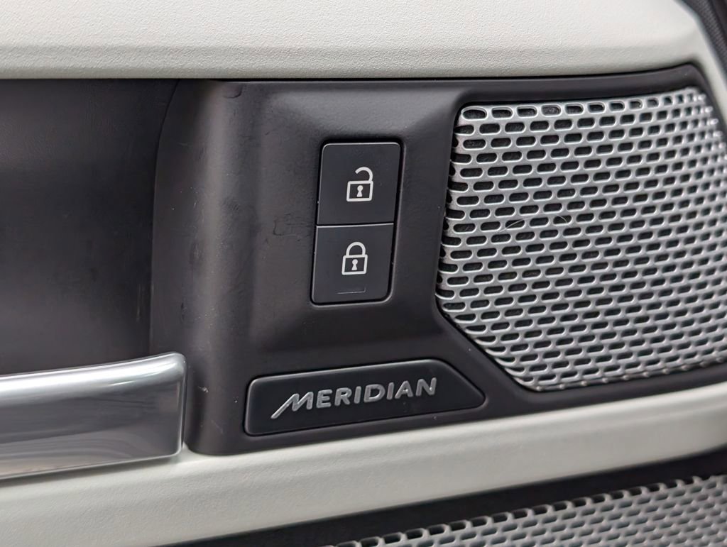 Used 2024 Land Rover Defender 130 S image 28