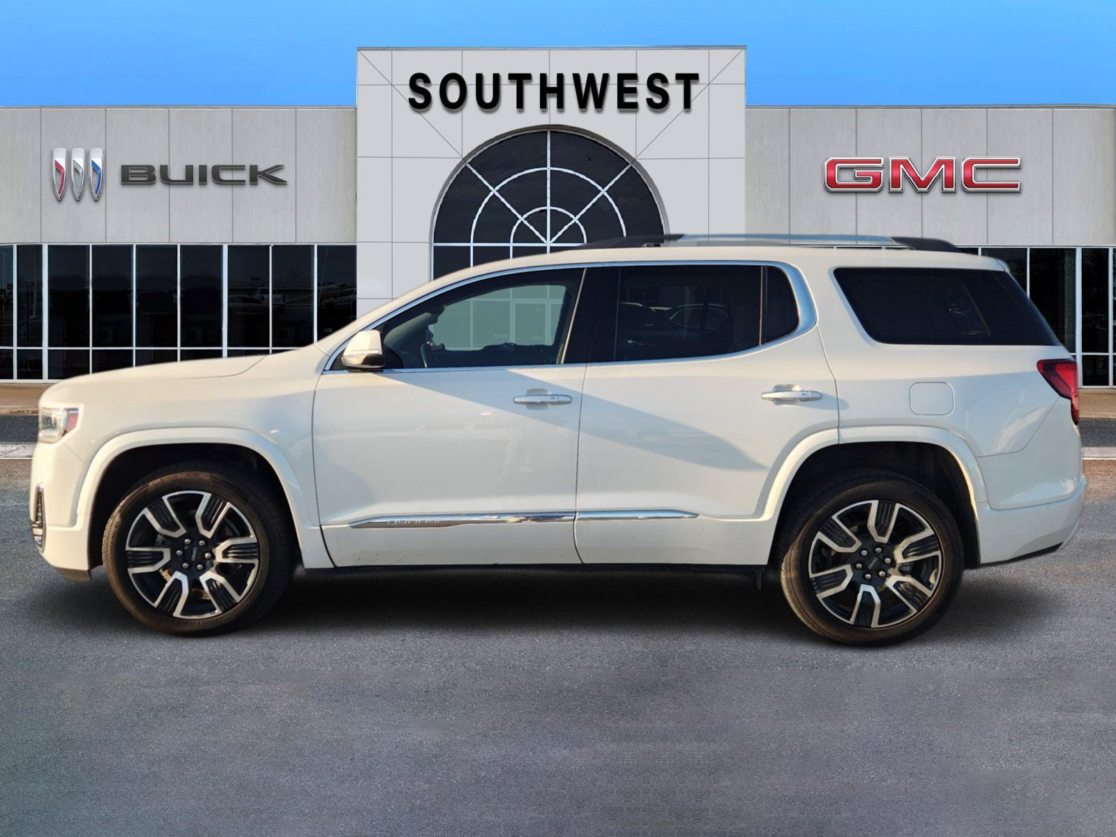 Used 2021 GMC Acadia Denali w/ Denali Technology Package FWD image 3