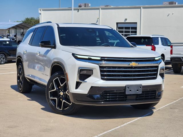 Used 2025 Chevrolet Traverse High Country AWD/4WD image 2