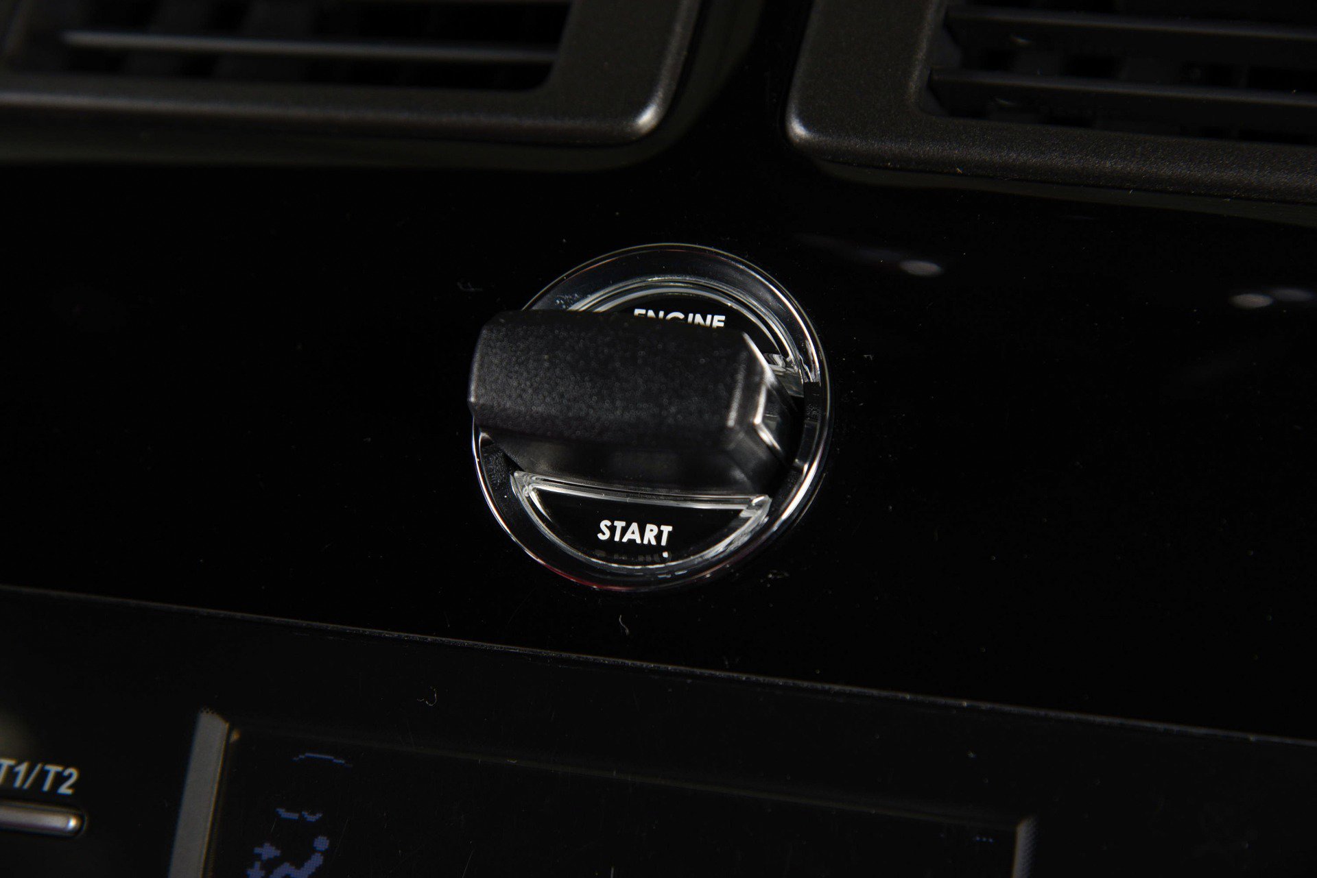 Used 2013 Aston Martin V8 Vantage Coupe image 18