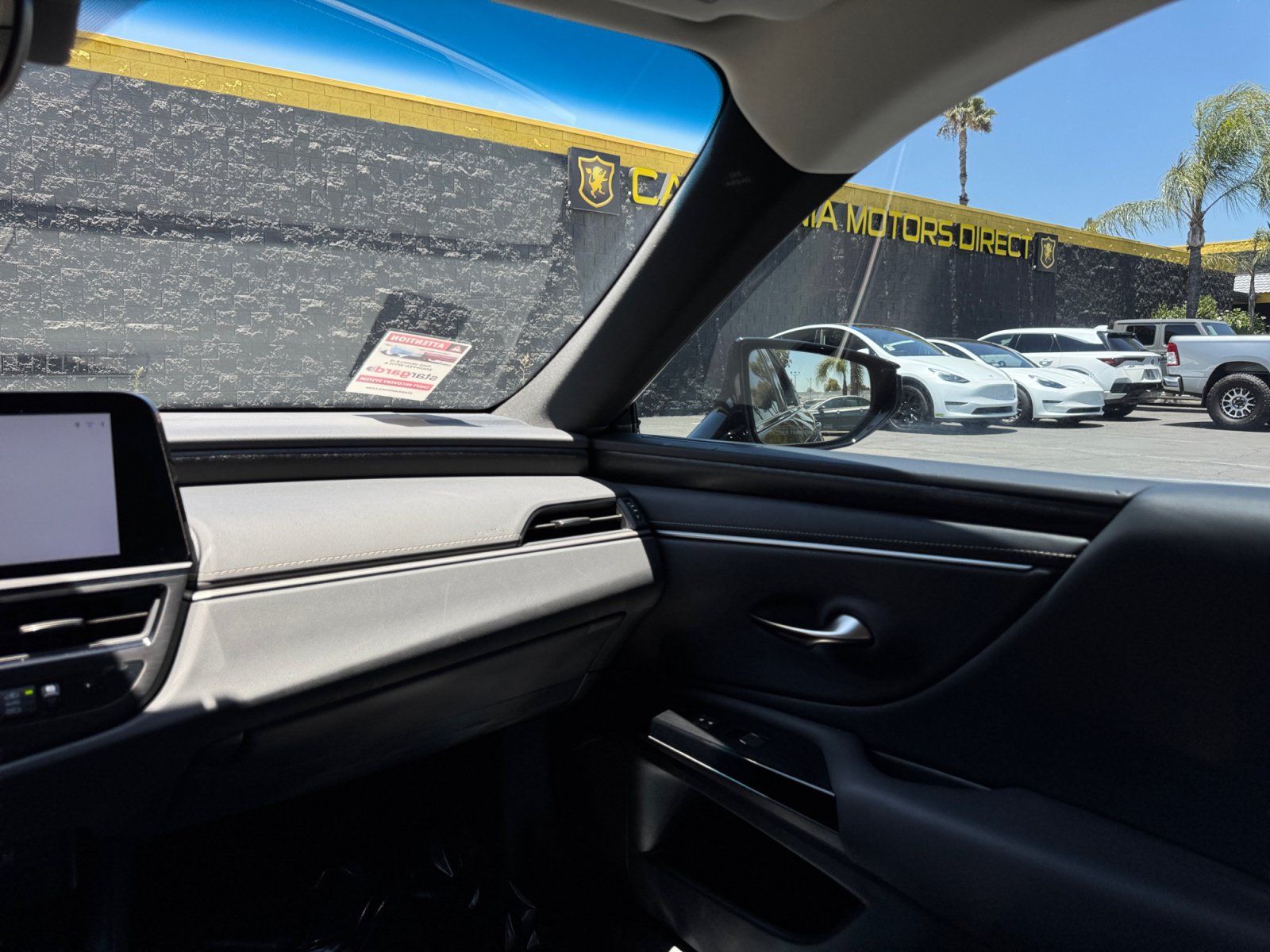 Used 2025 Lexus ES 300h w/ Premium Package FWD image 18