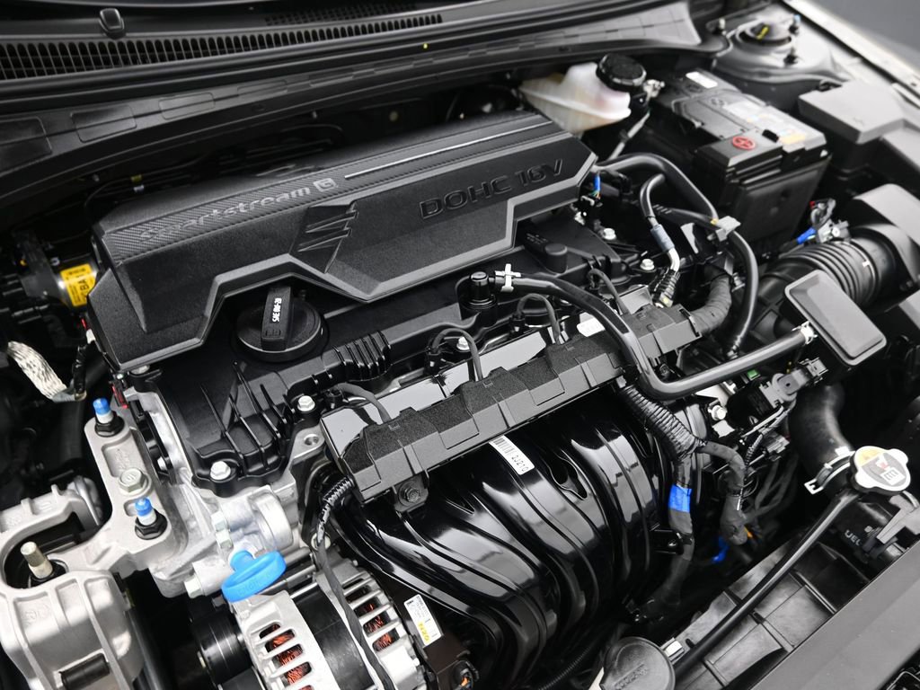 Used 2025 Hyundai Elantra Sport image 36