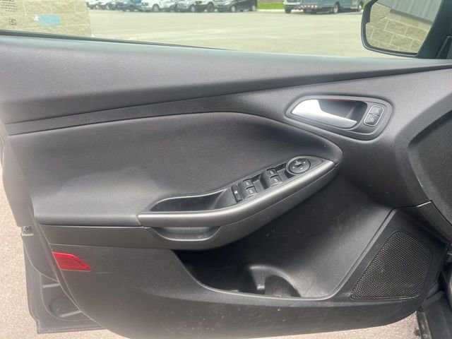 Used 2015 Ford Focus SE w/ Equipment Group 201A FWD image 17