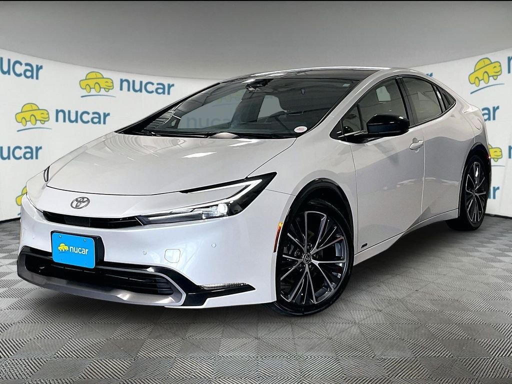 Used 2024 Toyota Prius XLE AWD/4WD image 3