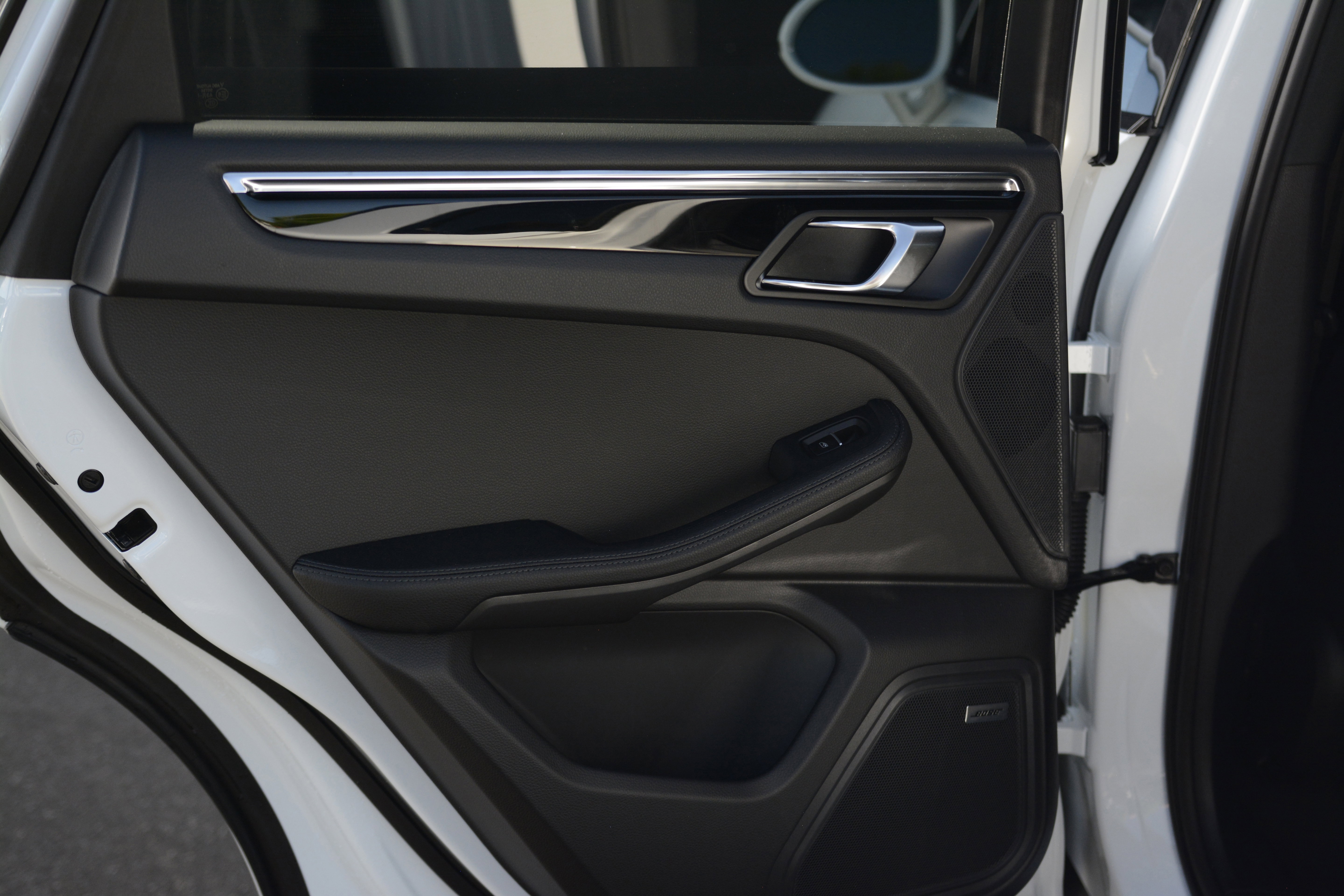 Certified 2026 Porsche Macan AWD/4WD image 32