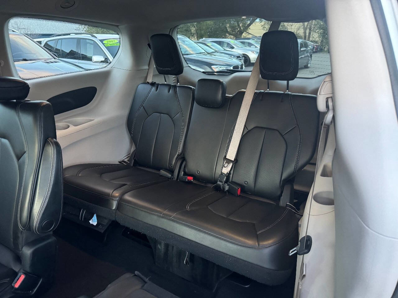 Used 2021 Chrysler Voyager Lxi image 12