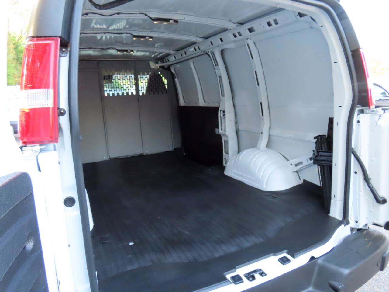 Used 2021 Chevrolet Express 2500 w/ Driver Convenience Package RWD image 22