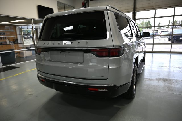Used 2022 Jeep Wagoneer Series I AWD/4WD image 5