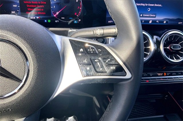 Used 2025 Mercedes-Benz GLB 250 4MATIC image 21