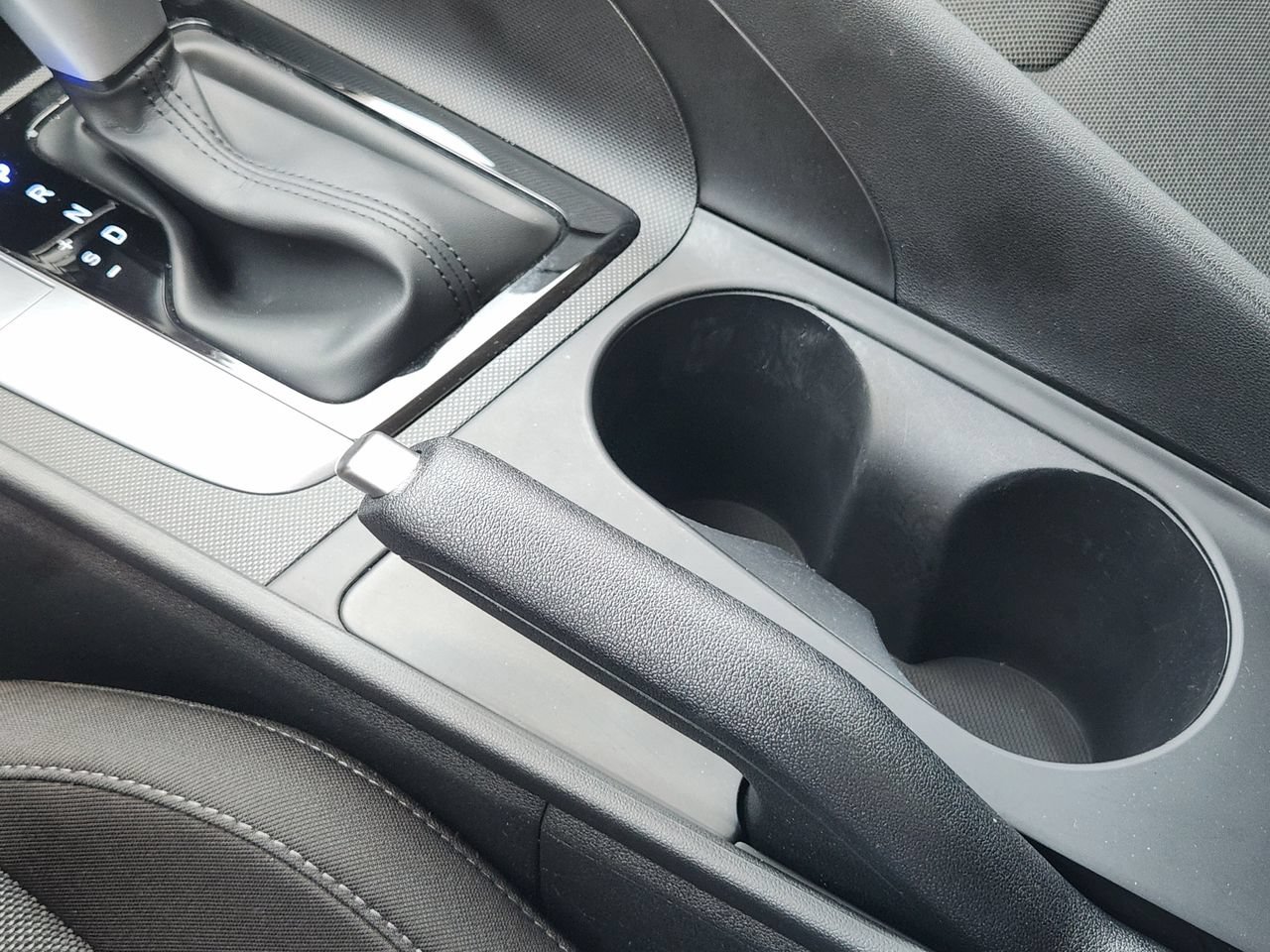 Certified 2025 Hyundai Elantra SE FWD image 19