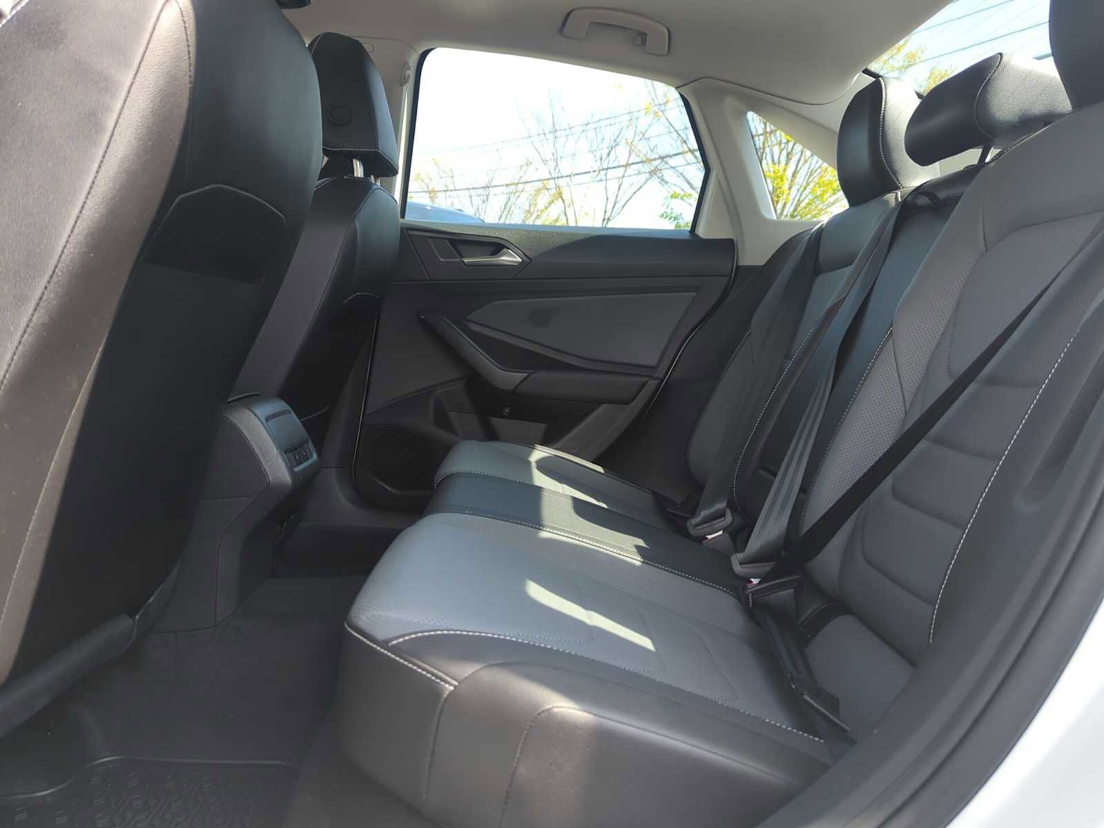 Used 2025 Volkswagen Jetta SEL FWD image 27