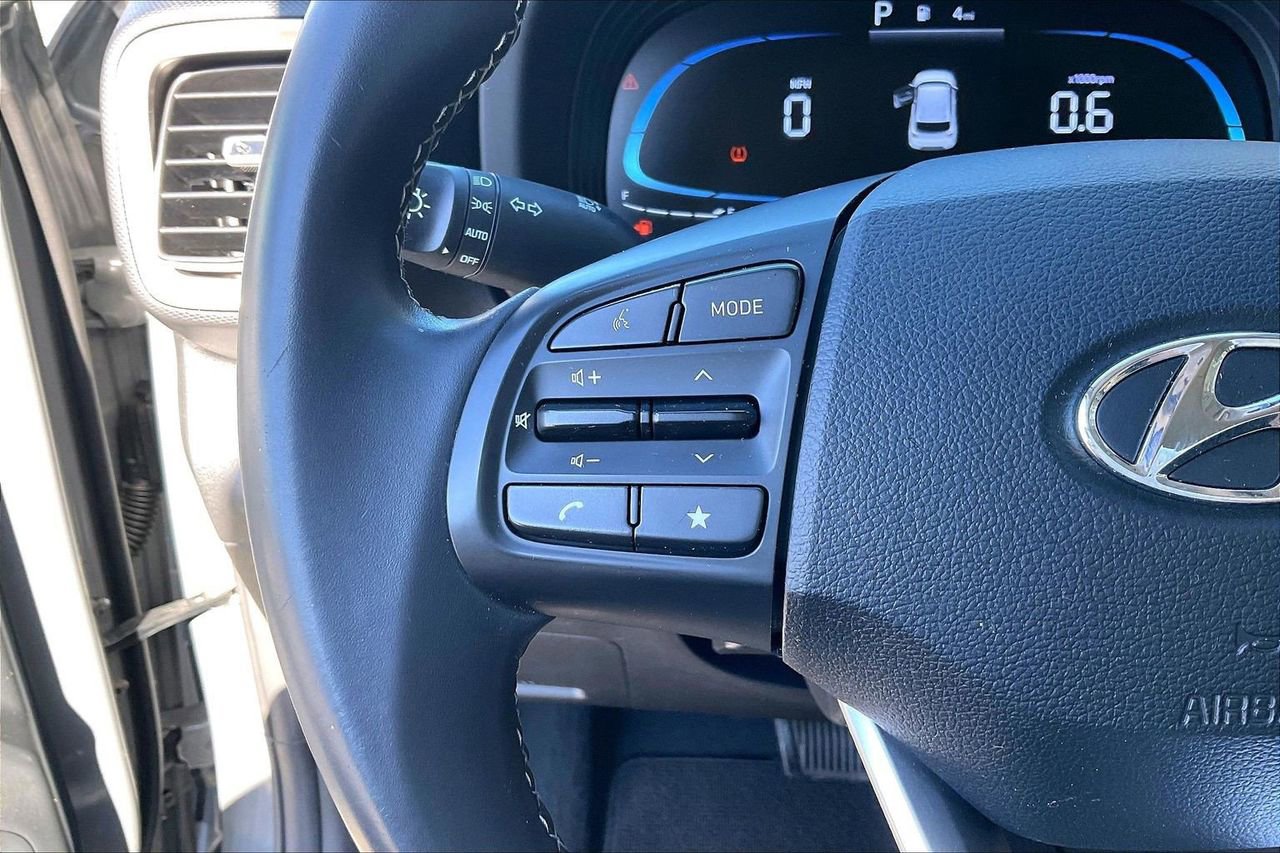 Used 2023 Hyundai Venue SEL w/ Cargo Package image 27