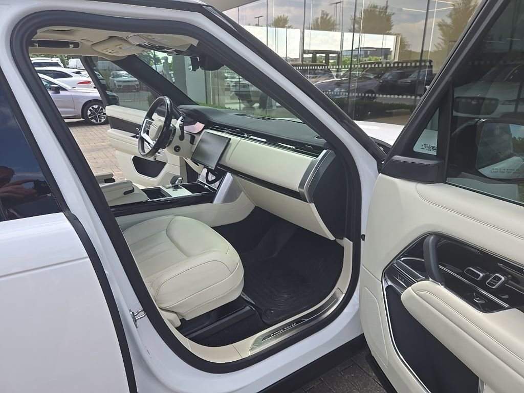 Certified 2025 Land Rover Range Rover SE AWD/4WD image 20
