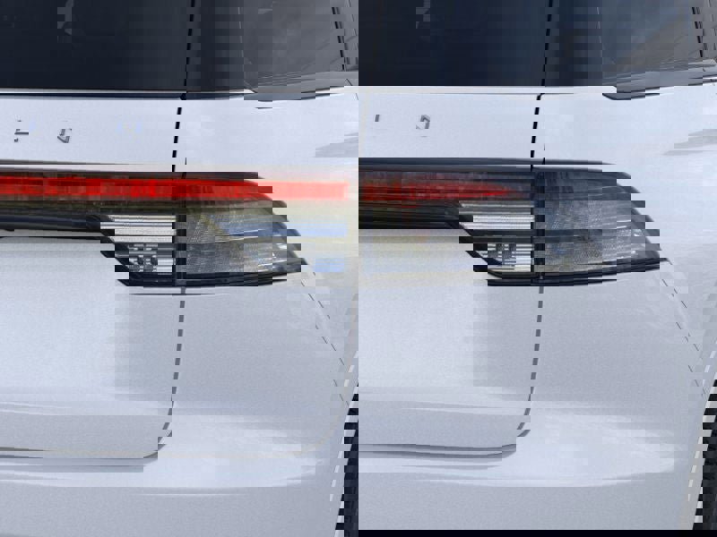 New 2026 Lincoln Aviator AWD w/ Jet Appearance Package image 21