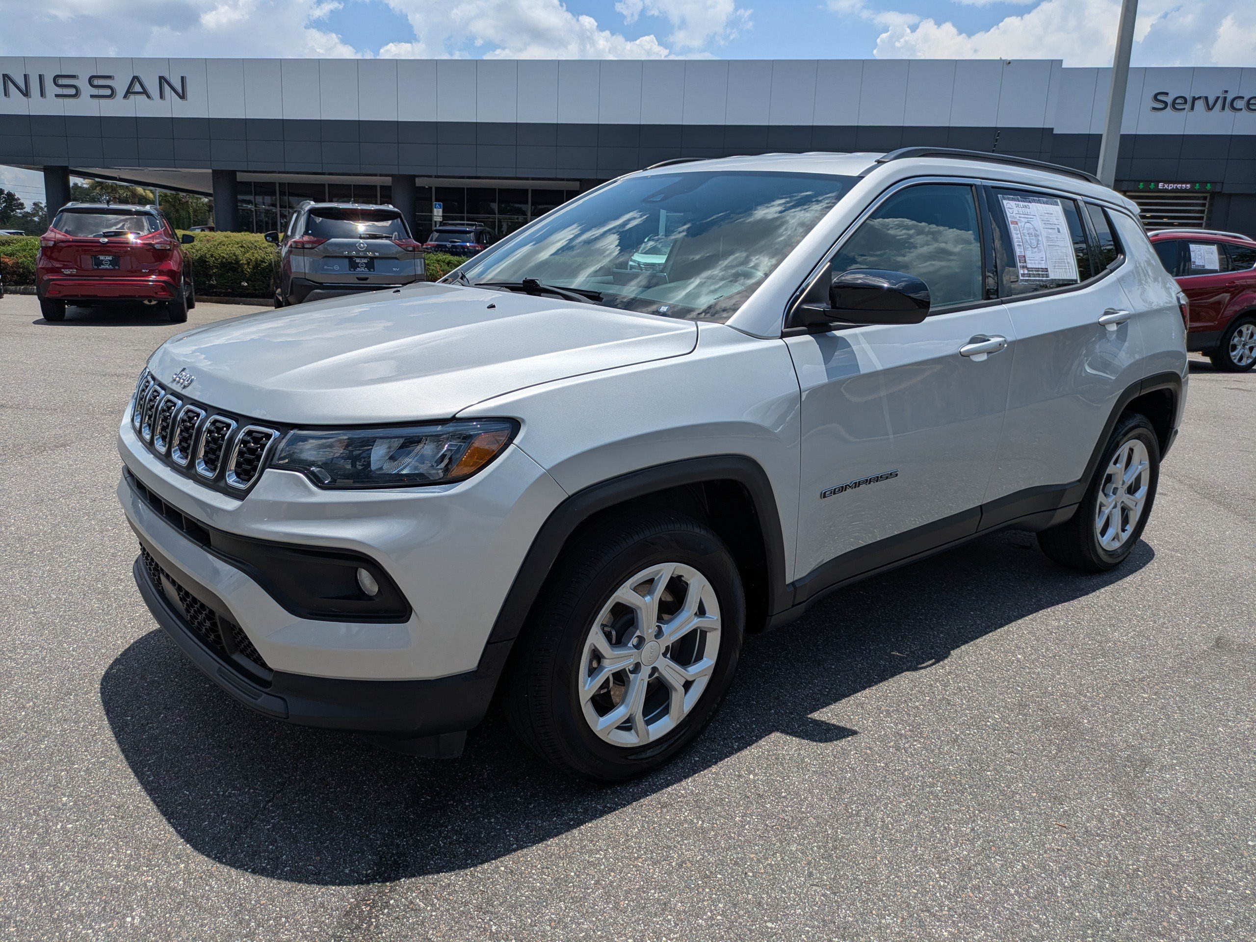 Used 2024 Jeep Compass Latitude AWD/4WD image 8