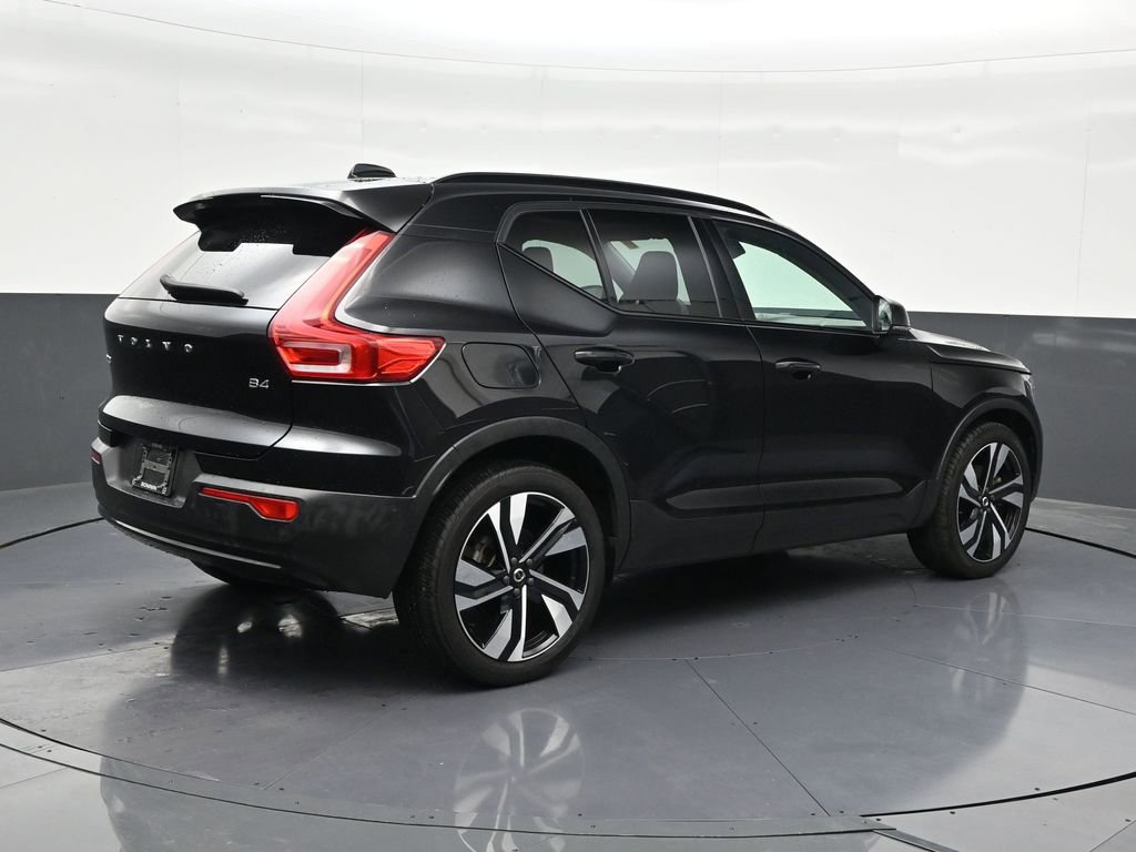 Used 2023 Volvo XC40 B4 Ultimate image 6