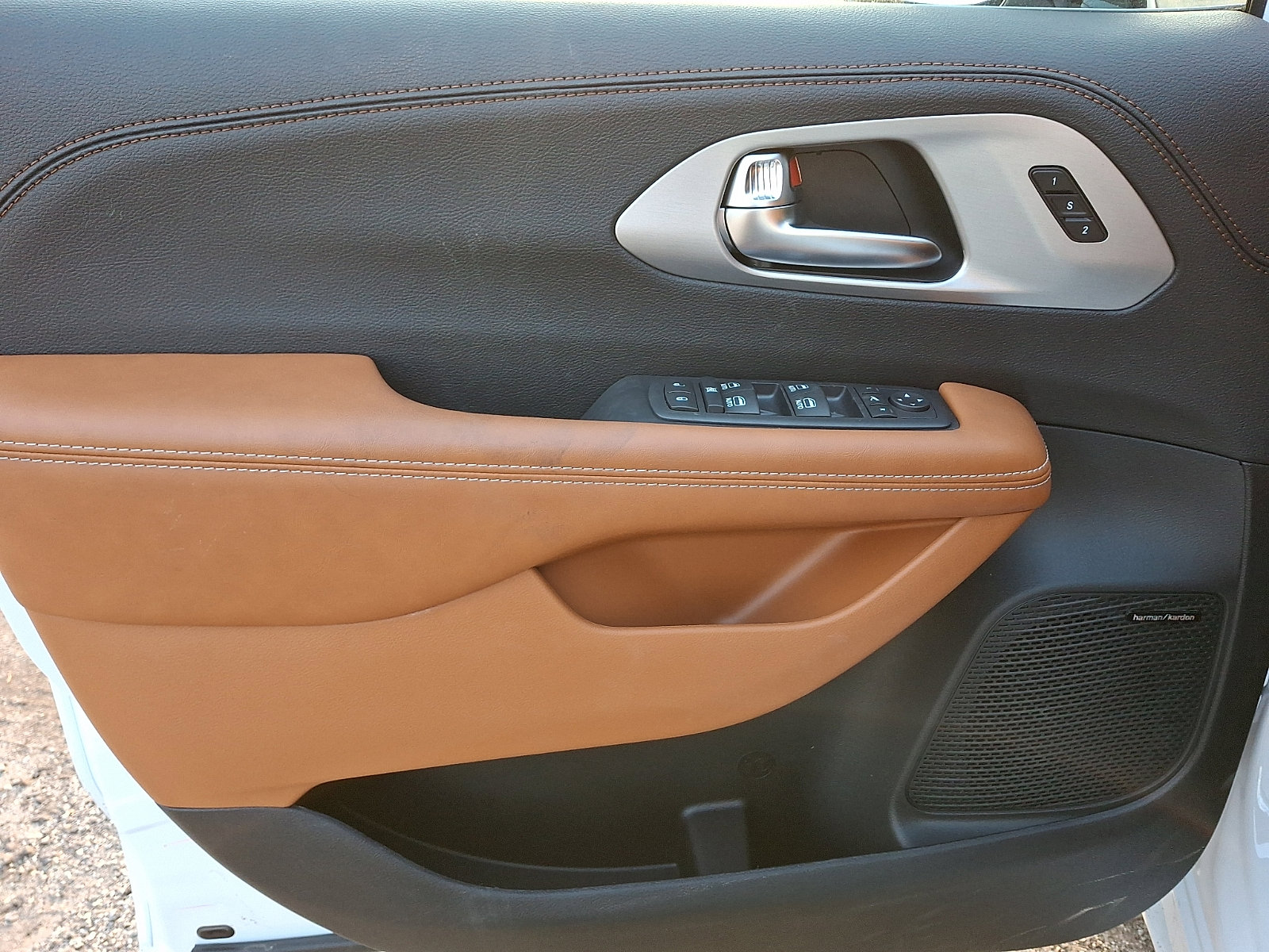 New 2026 Chrysler Pacifica Pinnacle image 8