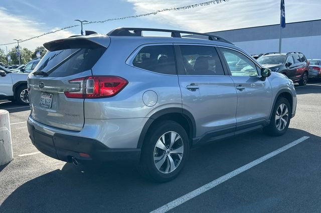 Used 2023 Subaru Ascent Premium w/ Convenience Package image 5