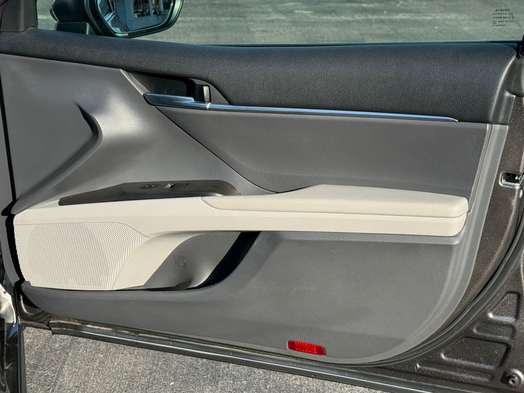 Used 2021 Toyota Camry SE w/ Cold Weather Package image 19