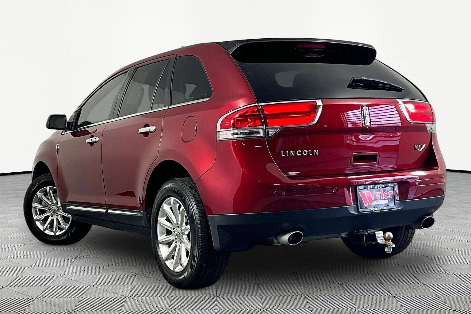 Used 2013 Lincoln MKX FWD image 4