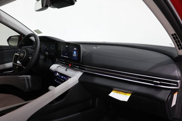 Certified 2025 Hyundai Elantra Limited image 34
